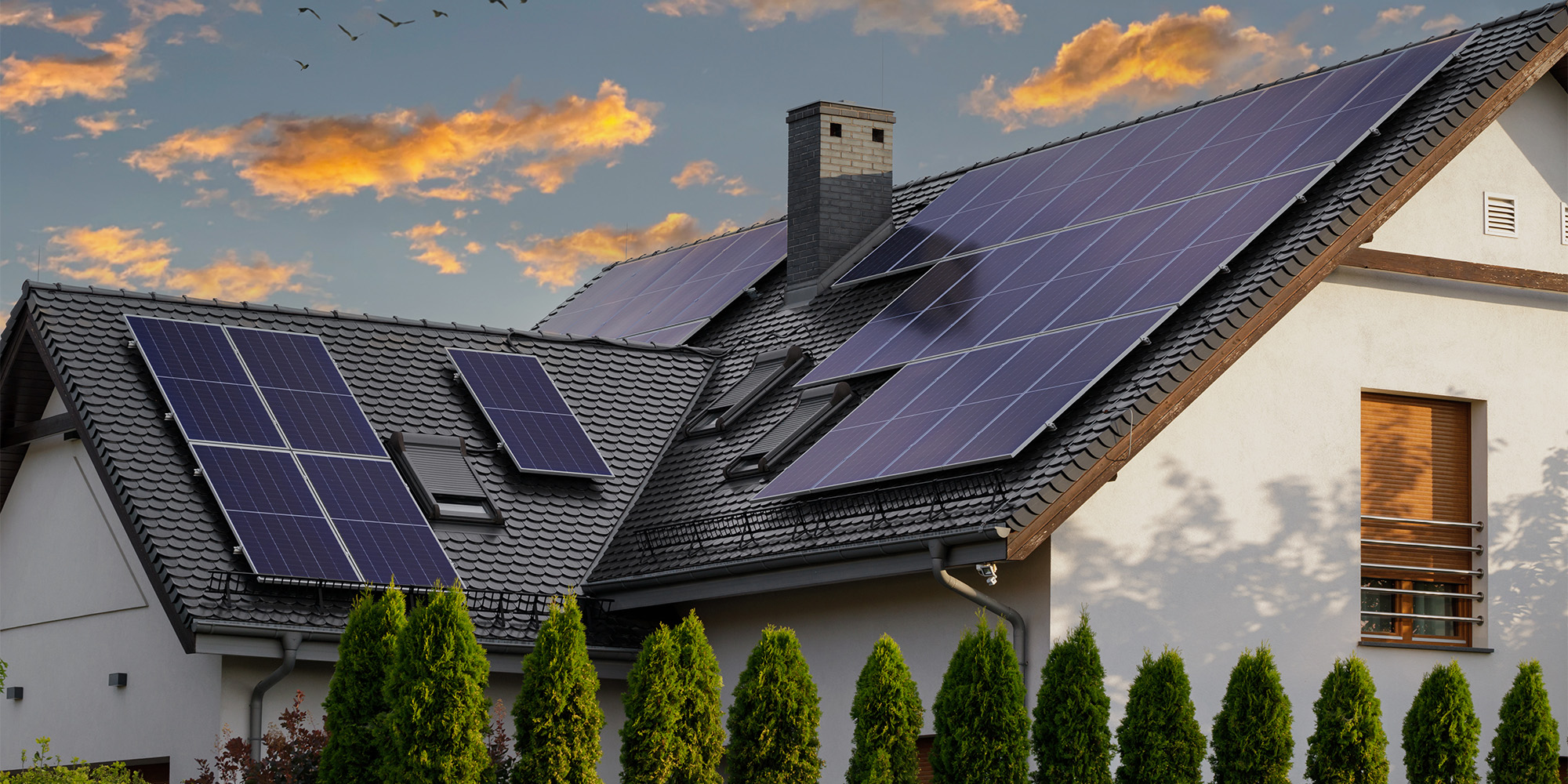 Solarni paneli na krovu porodične kuće u Srbiji